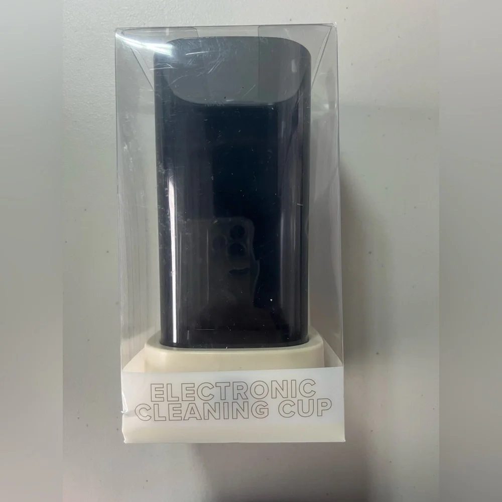 Black Electronic Cleaning Cup for makeup brushes